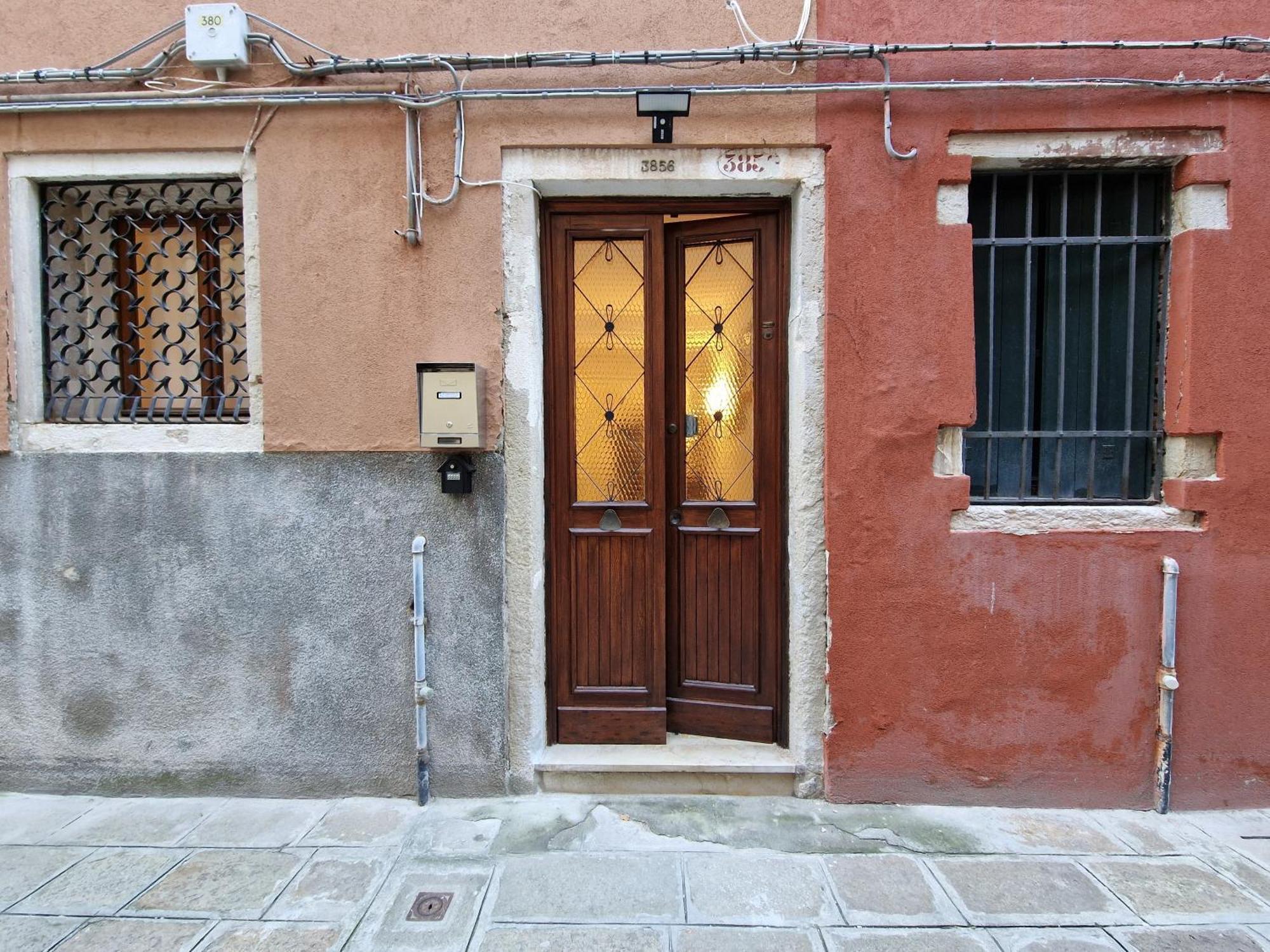 Veneziacentopercento La Forcola Apartment, Next To Rialto Bridge Luaran gambar